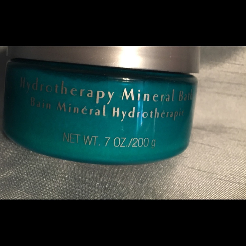 Hydrotherapy Mineral Bath replenish skin moisture!